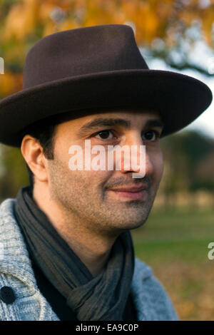 Copenhague, Danemark, 9 novembre 2014 : journaliste et documentariste exilé iranien Ahmad Jalali Farahani (38), représentée dans autumnlike Copenhague. Credit : OJPHOTOS/Alamy Live News Banque D'Images