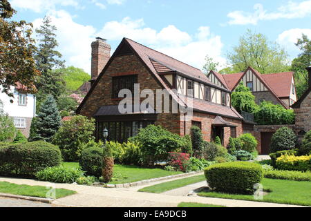 Néo-Tudor House, jardins de Forest Hills, Queens, New York Banque D'Images