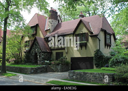 Néo-Tudor House, jardins de Forest Hills, Queens, New York Banque D'Images