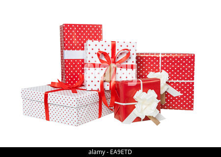 Pile de cadeaux de Noël isolé sur fond blanc Banque D'Images