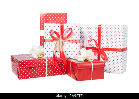 Pile de cadeaux de Noël isolé sur fond blanc Banque D'Images