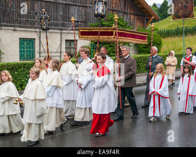 La traditionnelle procession du Saint-Sacrement qui a eu lieu le jeudi 11 juin 2009 au village de Vill près d'Innsbruck Banque D'Images