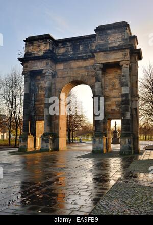 Le passage de McLennan à l'entrée de Glasgow Green, Saltmarket, Glasgow, Écosse, Royaume-Uni Banque D'Images