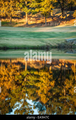 Vue panoramique de Stone Mountain Golf Club au coucher du soleil à Atlanta, Géorgie, USA. Banque D'Images