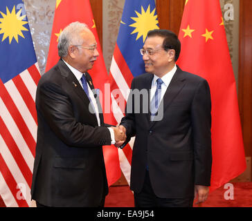 Beijing, Chine. 10 Nov, 2014. Le Premier ministre chinois Li Keqiang (R) rencontre avec le Premier Ministre malaisien Najib Razak à Beijing, Chine, le 10 novembre 2014. Credit : Pang Xinglei/Xinhua/Alamy Live News Banque D'Images