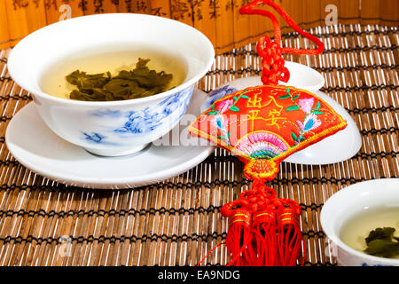 Tasse et noeud chinois Banque D'Images