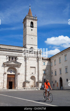 Duomo (cathédrale) à Piazza Arringo, Ascoli Piceno, Marches, Italie Banque D'Images