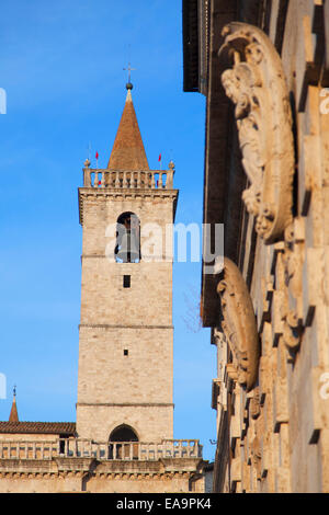 Duomo (cathédrale) à Piazza Arringo, Ascoli Piceno, Marches, Italie Banque D'Images