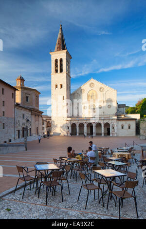 Duomo (cathédrale) sur la Piazza del Duomo, Spoleto, Ombrie, Italie Banque D'Images