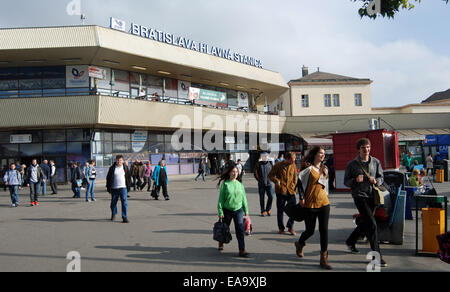 Vue extérieure de la gare principale de Bratislava. Banque D'Images