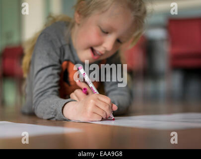 Jeune fille dessin, Reykjavik, Islande Banque D'Images