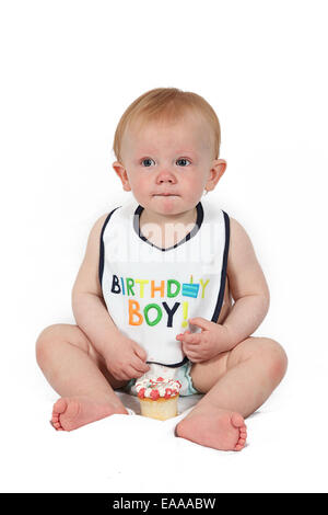 Cute Little Boy anniversaire isoalted sur fond blanc Banque D'Images