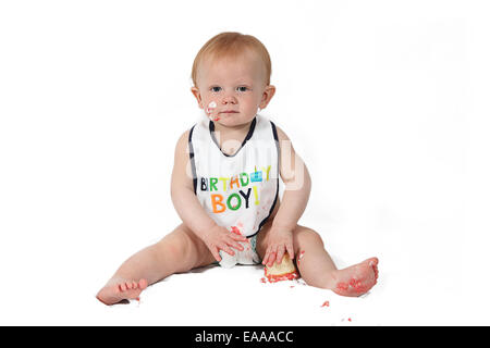 Cute Little Boy anniversaire isolé sur fond blanc Banque D'Images