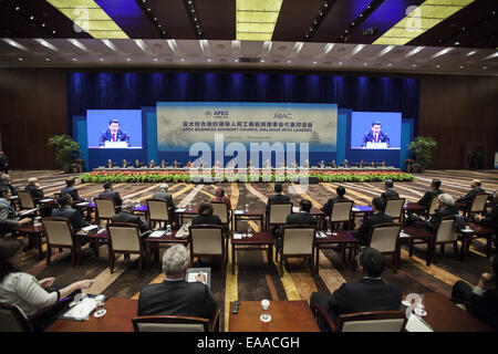 Beijing, Chine. 10 Nov, 2014. Le président chinois Xi Jinping participe à la Conseil consultatif des gens d'affaires Dialogue avec les dirigeants de Pékin, Chine, le 10 novembre 2014. © Lan Hongguang/Xinhua/Alamy Live News Banque D'Images