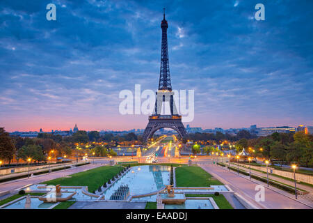 Image de Paris au lever du soleil avec la Tour Eiffel. Banque D'Images