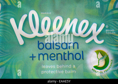 Marque Kleenex balsam  + menthol tissus marque laisse derrière elle un parfum menthol - baume protecteur Banque D'Images