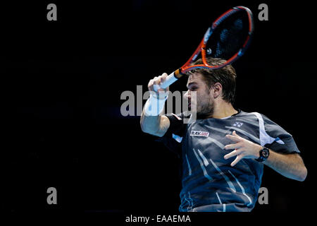 Londres, Royaume-Uni. 10 Nov, 2014. ATP World Tour finals. Stan Wawrinka contre Tomas Berdych, match du tournoi à la ronde. Stan Wawrinka joue un coup droit : Action Crédit Plus Sport/Alamy Live News Banque D'Images