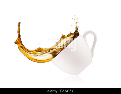 Éclaboussures de café tasse, isolé sur fond blanc Banque D'Images