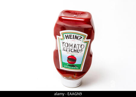 Heinz Tomato Ketchup dans une bouteille de plastique avec un barbecue en forme de tomate sur l'étiquette Banque D'Images