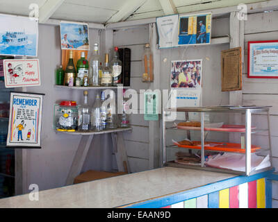 Détail de comptoir et bar dans un petit restaurant à Saint-kitts dans les îles Vierges Banque D'Images