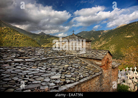 L'église byzantine d'Agia Triada (sainte trinité" - 13e siècle), à Lambeia village, l'ILEIA ('Elis'), Péloponnèse, Grèce. Banque D'Images