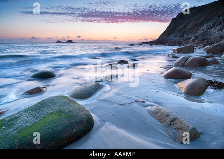 Plage de Porth Nanven près de Lands End en Cornouailles Banque D'Images