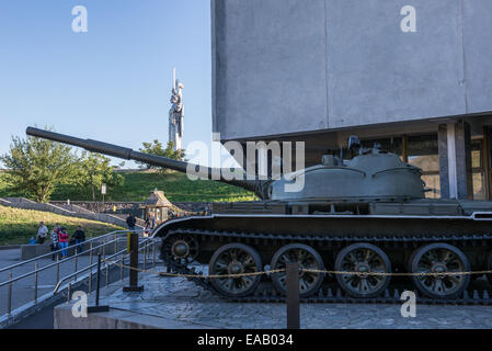 Ancien réservoir d'une statue de la Mère-Patrie dans complexe Mémorial Musée National d'histoire de la Grande Guerre Patriotique 1941-1945, Kiev Banque D'Images