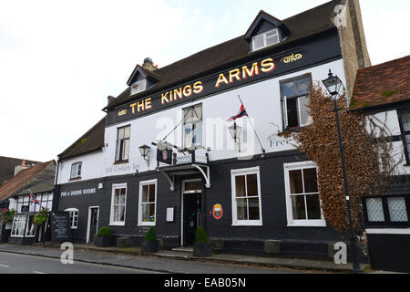 17e siècle, le Kings Arms Pub, High Street, Beaconsfield, Berkshire, Angleterre, Royaume-Uni Banque D'Images