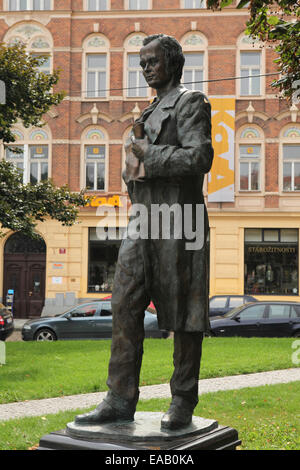 Monument au poète ukrainien Taras Shevchenko à Kinskych Square dans le quartier de Smichov à Prague, République tchèque. Banque D'Images