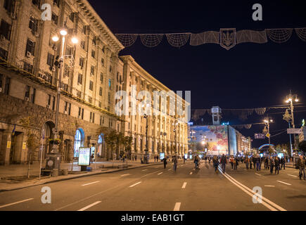 De gauche à droite : le ministère de la politique agraire, bureau de poste central et de la Chambre de commerce sur la rue Khreshchatyk à Kiev, Ukraine Banque D'Images