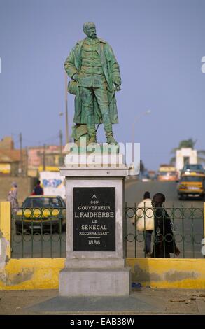 Statue commémorative de Faidherbe gouverneur français, ville de Saint Louis, Sénégal, Afrique Banque D'Images