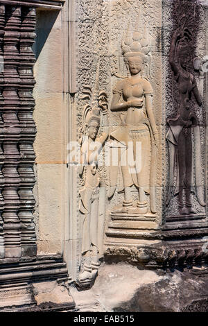 Cambodge, Angkor Wat. Apsaras, êtres humains de sexe féminin surnaturel dans la mythologie Hindoue. Banque D'Images