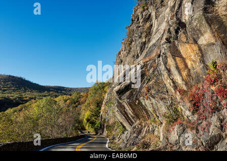 Route de montagne par Storm King State Park, New York, USA Banque D'Images