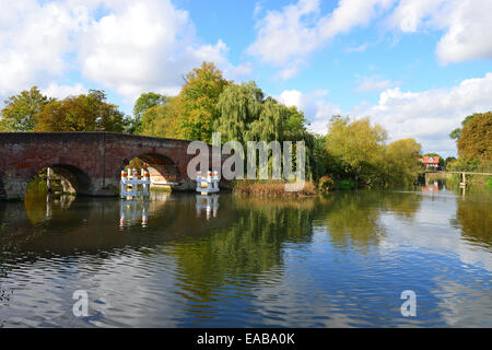 18e siècle Sonning Pont sur la rivière Thames, Sonning-On-Thames, Berkshire, Angleterre, Royaume-Uni Banque D'Images