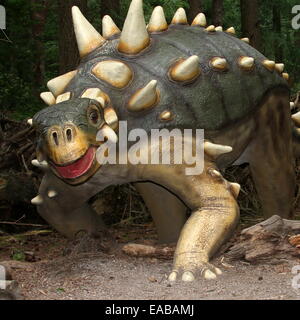 Euoplocephalus, réaliste et en taille à Dinopark statue dino Zoo Amersfoort, Pays-Bas (Crétacé) ère Banque D'Images