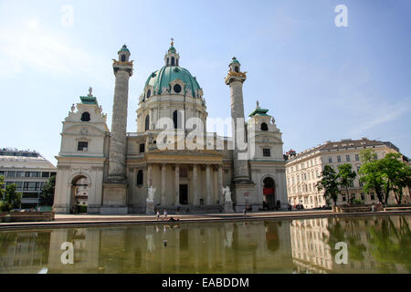 Karlskirche (St. Charles's Church) une église baroque situé dans la Karlsplatz à Vienne, Autriche Banque D'Images
