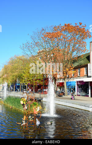 L'étang sur la High Street, Watford, Hertfordshire, Angleterre, Royaume-Uni Banque D'Images