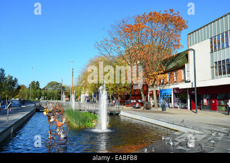 L'étang sur la High Street, Watford, Hertfordshire, Angleterre, Royaume-Uni Banque D'Images