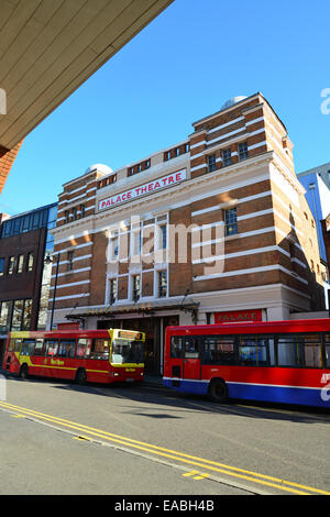 Watford Palace Theatre, Clarendon Road, Watford, Hertfordshire, Angleterre, Royaume-Uni Banque D'Images