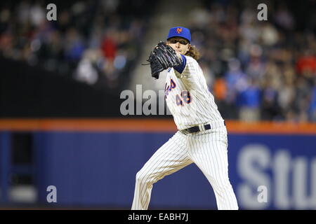 Queens, NY/USA – 21 mai 2014 : les mets de New York Jacob deGrom se lancent contre les Dodgers de Los Angeles à Citi Field. Crédit:Gordon Donovan/Alay Live News Banque D'Images