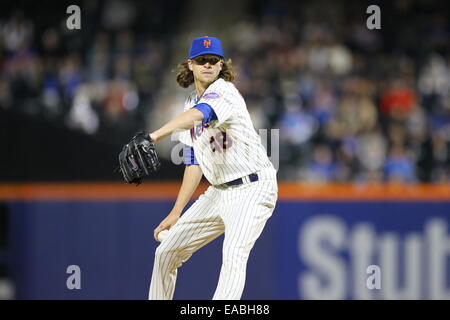 Queens, NY/USA – 21 mai 2014 : les mets de New York Jacob deGrom se lancent contre les Dodgers de Los Angeles à Citi Field. Crédit:Gordon Donovan/Alay Live News Banque D'Images