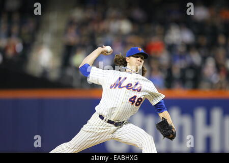 Queens, NY/USA – 21 mai 2014 : les mets de New York Jacob deGrom se lancent contre les Dodgers de Los Angeles à Citi Field. Crédit:Gordon Donovan/Alay Live News Banque D'Images