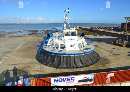 Billet d'Hover hovercraft, port de Ryde, Ryde, Isle of Wight, Angleterre, Royaume-Uni Banque D'Images