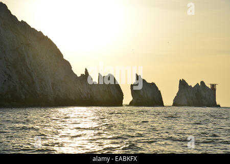 Les aiguilles au coucher du soleil, à l'île de Wight, Angleterre, Royaume-Uni Banque D'Images