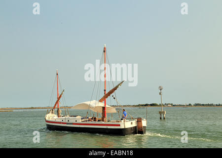 EOLO, Venise Croisière - Lagune de Venise tours avec un 'traditionnels' bragozzo bateau de pêche. Banque D'Images