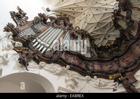 GDANSK, Pologne - 22 octobre 2014 : grand orgue de consigner vos bagages d'Oliwa, le 6 mai 2013. Grand orgue Oliwa construit entre les ye Banque D'Images