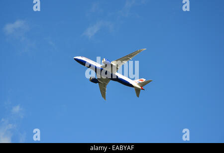 British Airways Boeing 787 Dreamliner décollant de l'aéroport de Heathrow, London, Greater London, Angleterre, Royaume-Uni Banque D'Images