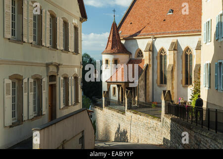 Après-midi dans le village de Ferrette, Alsace, France. Banque D'Images