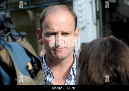 Douglas Carswell MP (UKIP : Clacton-on-Sea) à Rochester pour ouvrir un nouveau bureau sur la rue principale et de soutien Mark téméraire de l'avant Banque D'Images