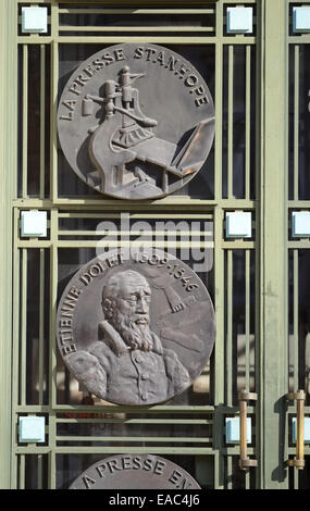 Presse Stanhope & Etienne Dolet (1509-1546) Reine médaillons sur porte de style des années 1930 ou de la bibliothèque Art Déco Toulouse France Banque D'Images